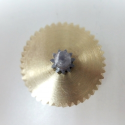 Шестерня редуктора двигателя Kobra 240