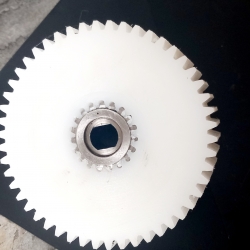 Шестерня  для шредера  Roto s500